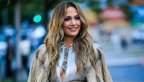 Jennifer Lopez, il segreto dei suoi capelli perfetti è un olio che puoi avere anche tu