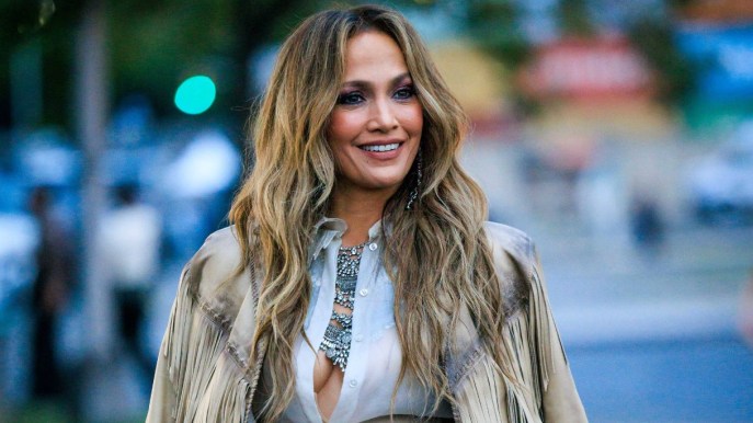 Jennifer Lopez, il segreto dei suoi capelli perfetti è un olio che puoi avere anche tu