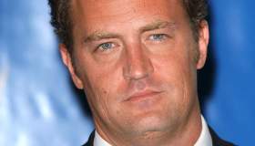 Matthew Perry è morto: la vita del Chandler di “Friends” tra abusi e successi