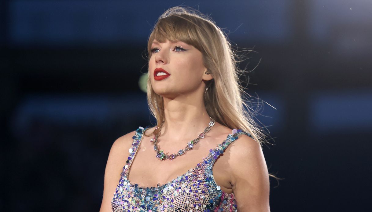 Taylor Swift e Travis Kelce: le foto romantiche infiammano TikTok