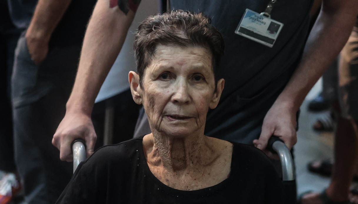 La donna di 85 anni liberata da Hamas: la drammatica testimonianza