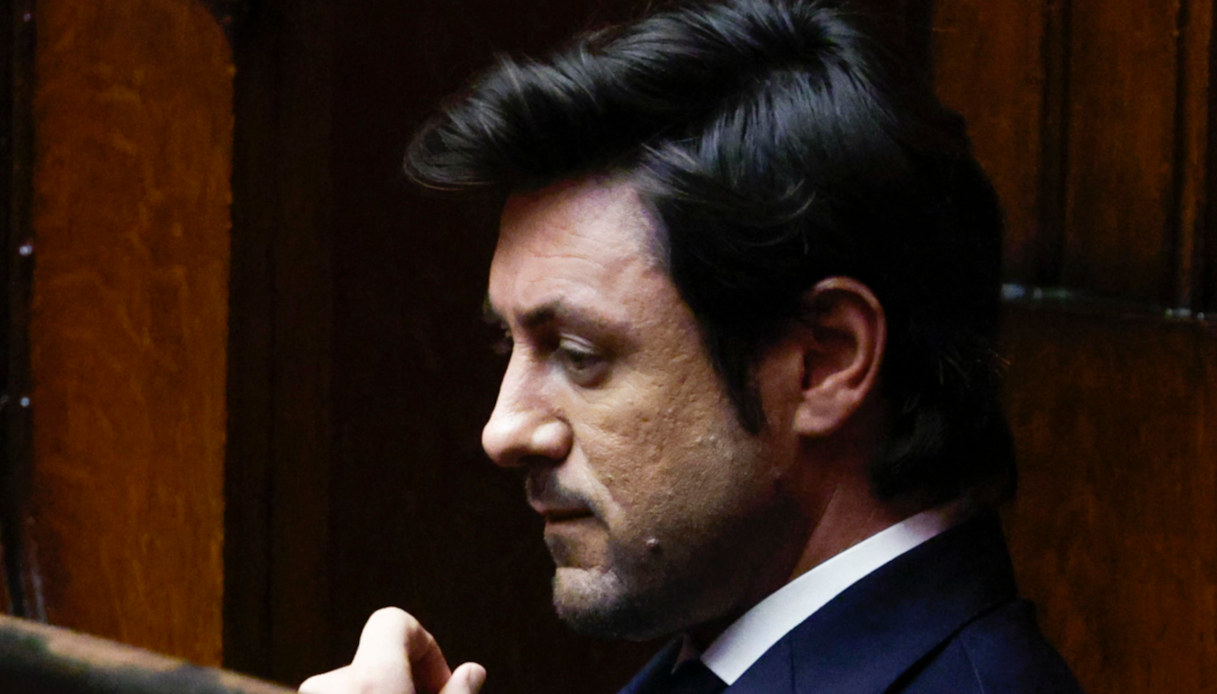 Andrea Giambruno segnalato all’Ordine: Mediaset ha deciso