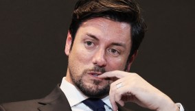 "Striscia" sbugiarda Giambruno con un fuorionda