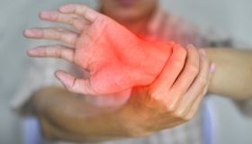 Artrosi: cause, sintomi e rimedi