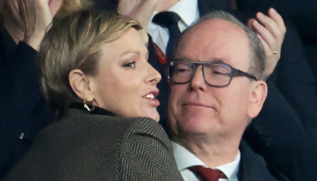 Charlene di Monaco euforica allo stadio: il bacio inaspettato con Alberto