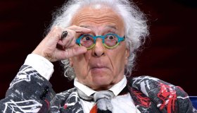 GF, Mughini a rischio squalifica: infrange il regolamento (e si scusa)