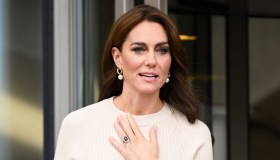 Kate Middleton sfida Meghan Markle: i look che scolpisce il lato B