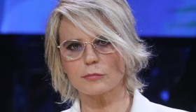 Colpo di scena a “Uomini e Donne”: la tronista abbandona Maria De Filippi
