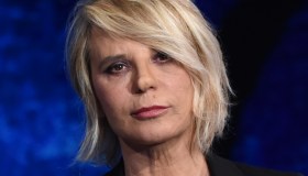 “Uomini e Donne” nel caos, Maria De Filippi caccia un Cavaliere