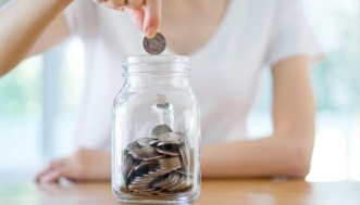 Selena Gomez, il suo marchio beauty “fa bene alla salute mentale”