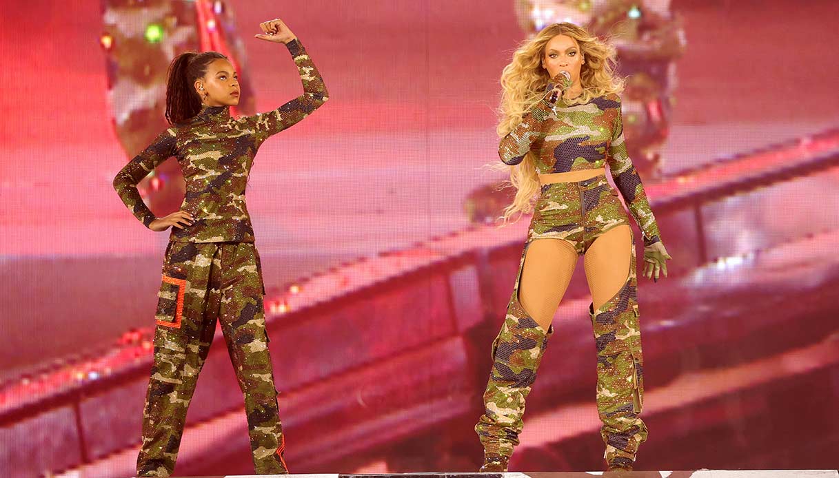 Beyoncé e Blue Ivy durante il Renaissance World Tour 2023, ad agosto ad Atlanta