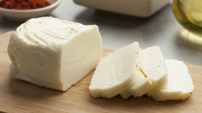 Halloumi, il fantastico formaggio cipriota che non si scioglie: come usarlo in cucina