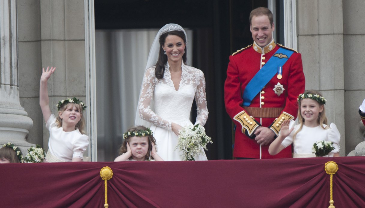 Lady Louise Windsor (a sinistra) alle nozze del Principe William e Kate Middleton