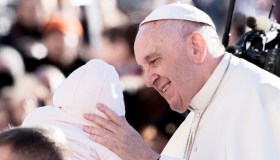 La rivoluzione gentile di Papa Francesco: “Nella Chiesa c’è spazio per tutti”