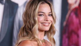 Margot Robbie, il look mozzafiato (e gothic) con corsetto
