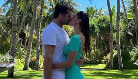 Belen Rodriguez mostra l’anello di Elio: “Sì”. La foto su Instagram