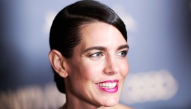 Charlotte Casiraghi, persona dell’anno: uno schianto in raso, strass e spacco