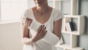 Cosa sono le fratture da fragilità e come si prevengono