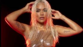 Billboard Music Awards, i look: Mariah Carey natalizia e Karol G in abito nude