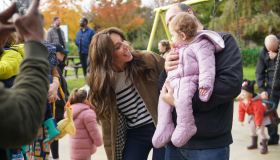 Kate Middleton al parco: le tenere foto coi bimbi