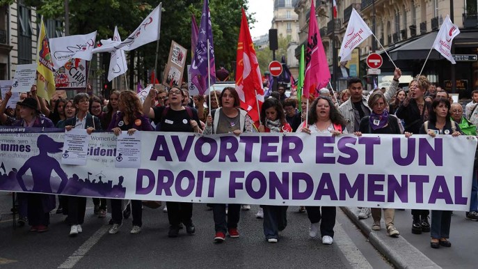 Francia: il diritto all’aborto entra nella Costituzione
