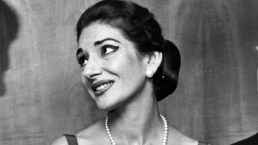 Maria Callas, 10 look che hanno fatto la storia (e trasformata in un’icona)