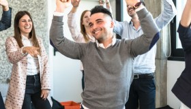 Aiuto: il mio compagno mi mette in imbarazzo