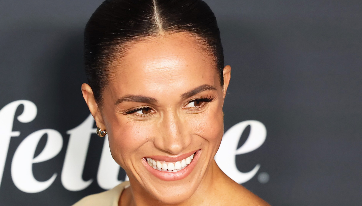 Meghan Markle da Variety: dimagrita e bellissima col look essenziale da 4.200 euro
