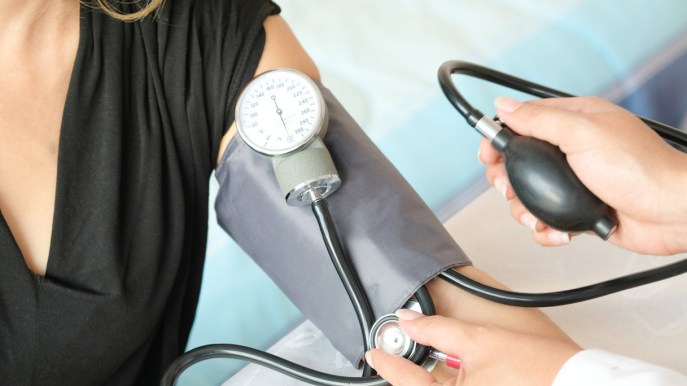 Pressione, come misurarla bene per ridurre i rischi di “false” ipertensioni