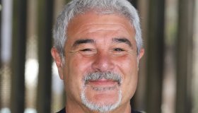 Pino Insegno fuori da “L’eredità” ma rimane in Rai: chi è il nuovo conduttore