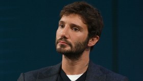 Stefano De Martino ironizza su Belen. E gli amici si dicono “preoccupati”