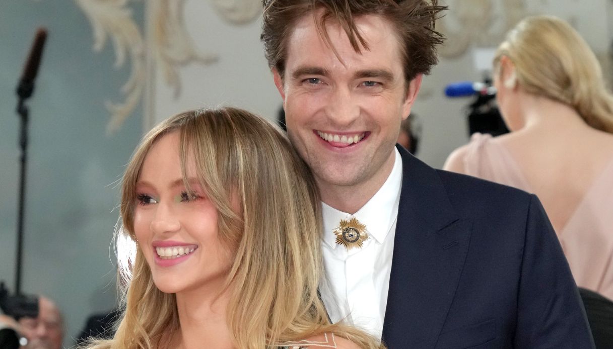 Suki Waterhouse, foto col pancione della fidanzata di Robert Pattinson