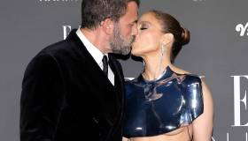 Jennifer Lopez, come lei nessuna: corpetto spaziale e baci con Ben