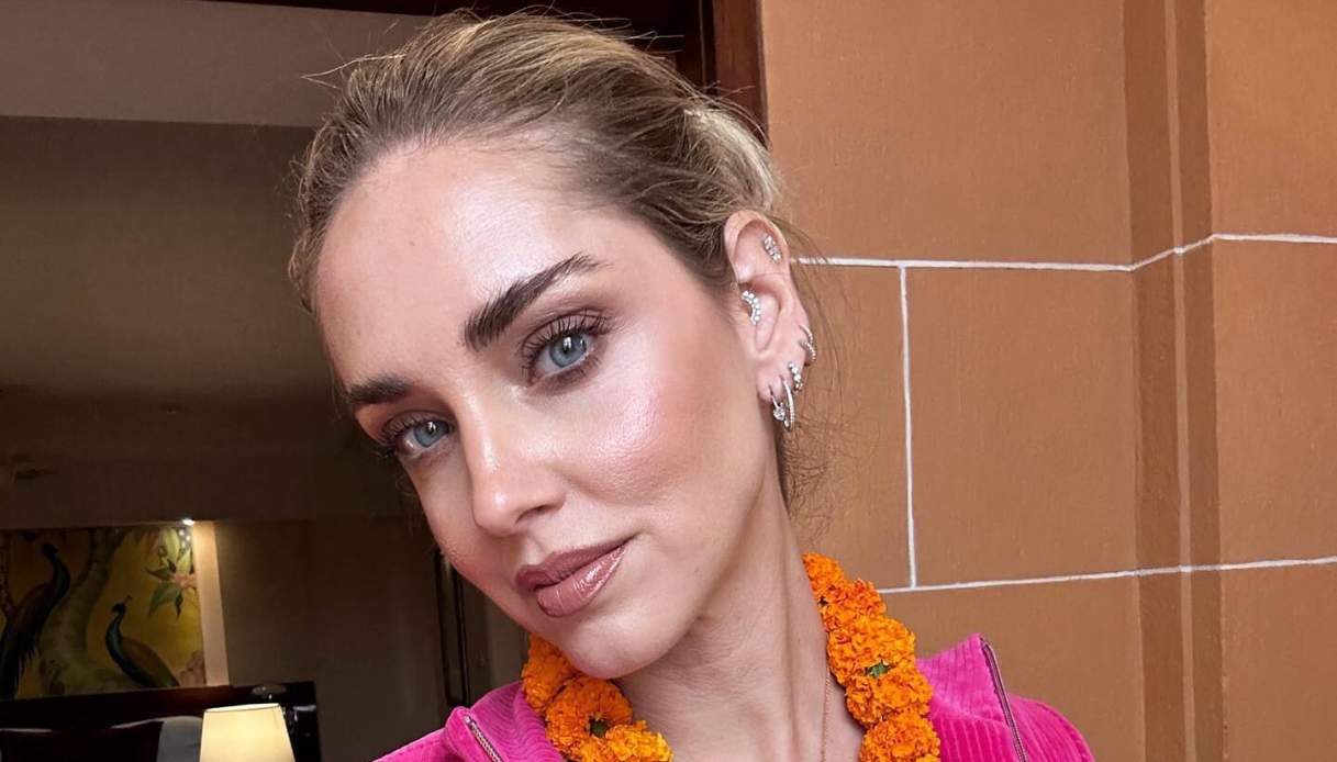 Chiara Ferragni in topless col pancione su Instagram: è splendida