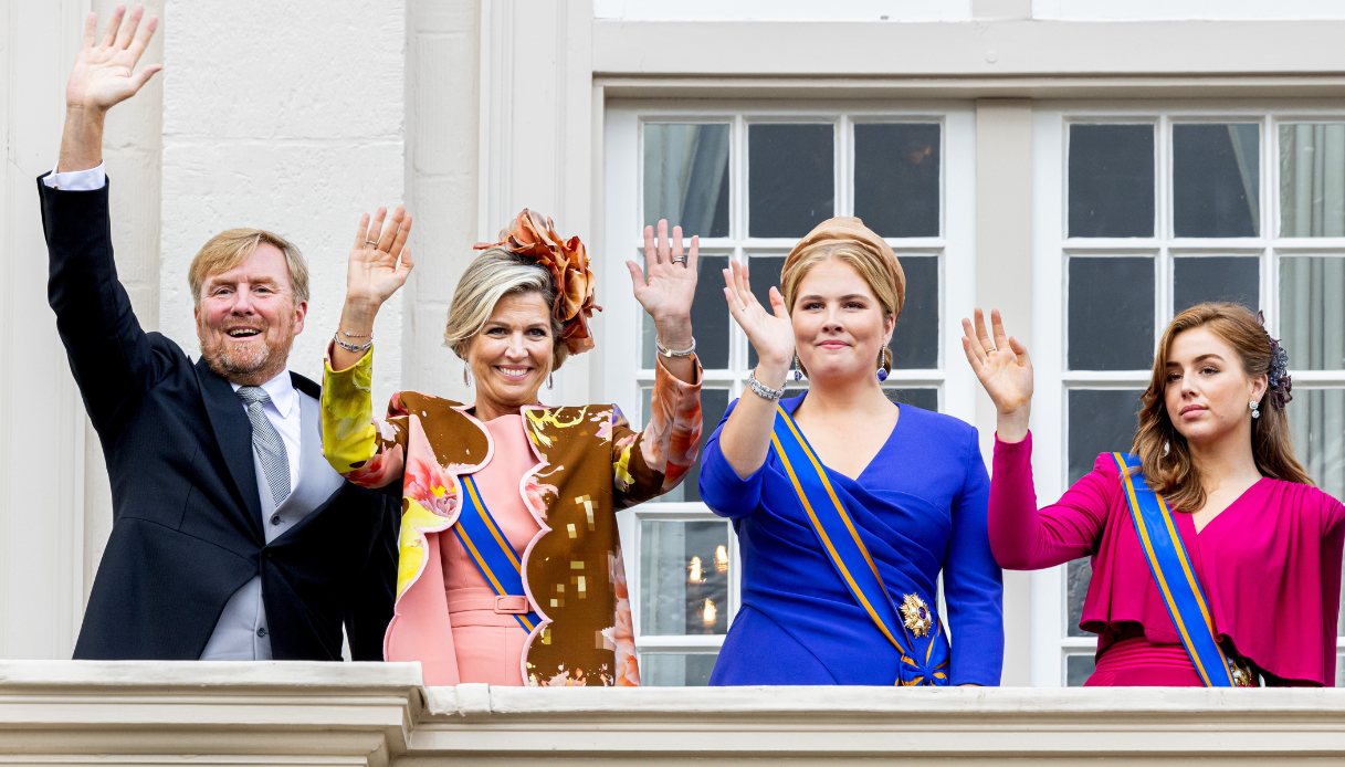 Il Re Willem-Alexander dei Paesi Bassi, la Regina Máxima, la Principessa Amalia e la Principessa Alexia al balcone del Palazzo Noordeinde