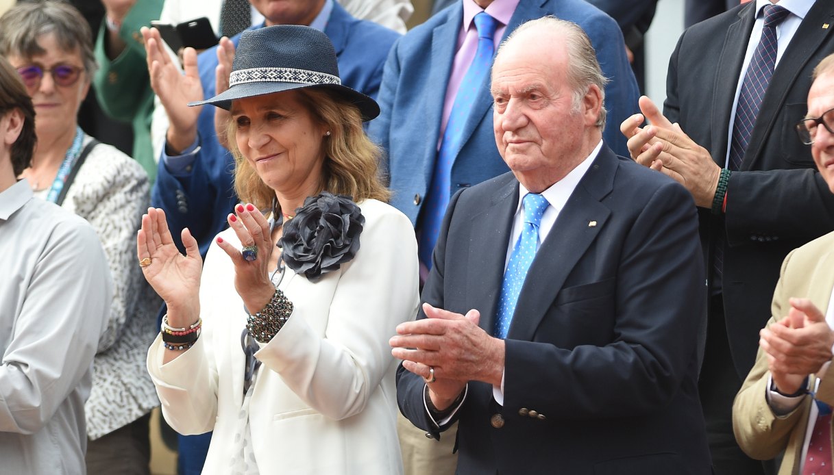 Re Juan Carlos di Spagna e l'Infanta Elena ai campionati di tennis Roland Garros in Francia nel 2019