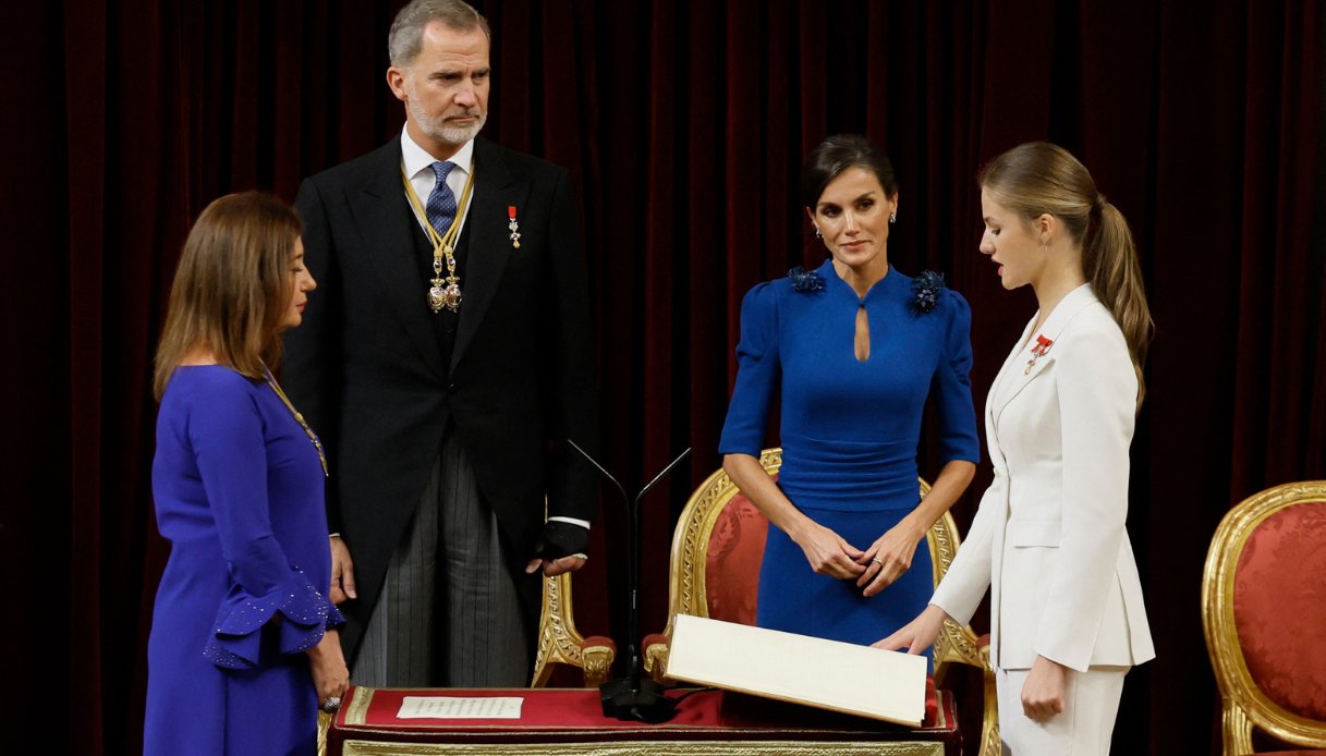 La Principessa Leonor durante la cerimonia di giuramento di fedeltà alla Costituzione, in occasione del suo 18° compleanno, il 31 ottobre 2023