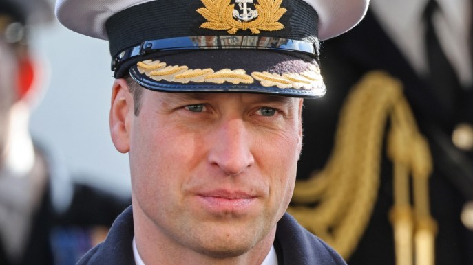 William, uscita senza Kate Middleton: indossa l’uniforme della Marina dopo 13 anni