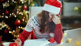 Manager senza figli si licenzia: “Sono stanca di lavorare al posto delle mamme”