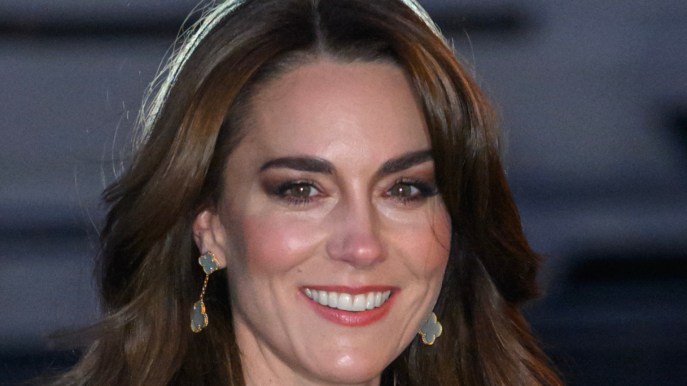 Kate Middleton, regina d’eleganza in bianco e nero nella cartolina di Natale
