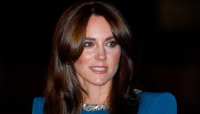 Kate Middleton, abito da sogno e mano nella mano alla Royal Variety Performance