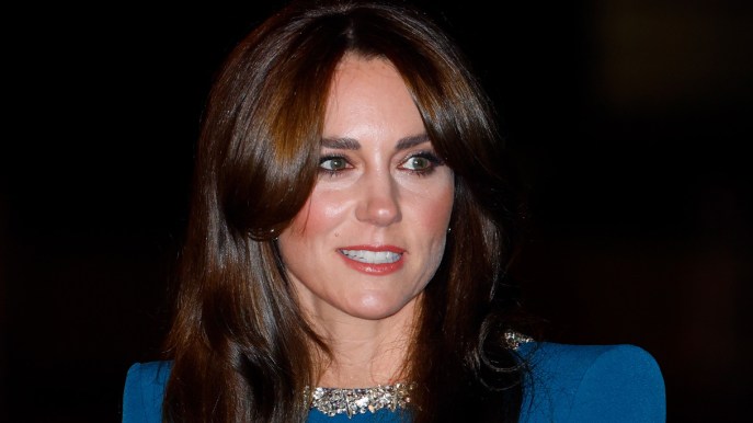 Kate Middleton, abito da sogno e mano nella mano alla Royal Variety Performance