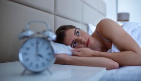 Mestrusomnia, l’insonnia che colpisce il 69% delle donne durante il periodo mestruale