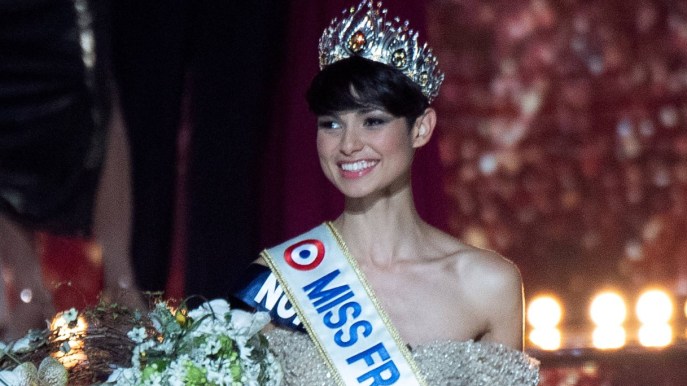 Miss Francia 2024, vince Eve Gilles la prima gara aperta a tattoo e transgender