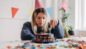 Pandemic Skip: perché ci sentiamo tutti più giovani (anche se non lo siamo)