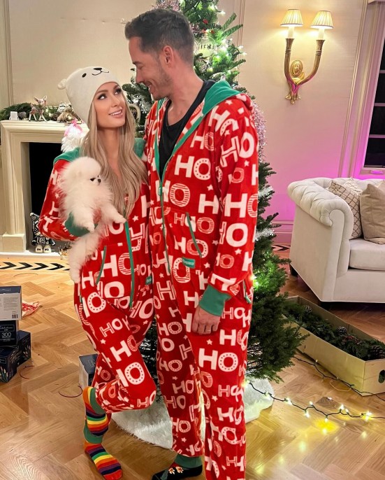 Paris Hilton: outfit Natale