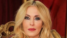 Roberta Bruzzone annuncia su Instagram la morte del padre: “Ciao Pa, grazie di tutto”