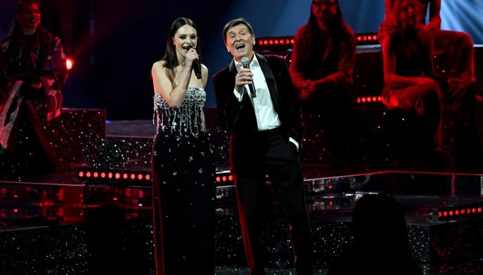 Gianni Morandi canta alla finale di "X Factor 2023"