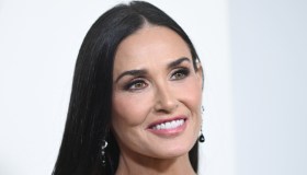 Demi Moore, trasparenze bon ton a 61 anni: il look tutto da copiare