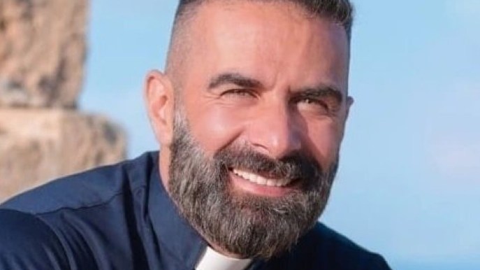 Don Cosimo Schena, chi è il prete social amato dai giovani e dal web